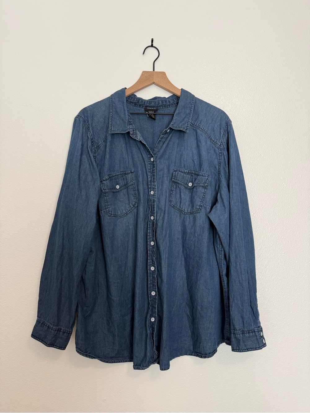 Torrid - Taylor Classic Chambray Button Down Long Sleeve Blue Cotton Shirt - 4X - Picture 2 of 15